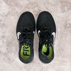NIKE WOMENS FREE RUN SHOES